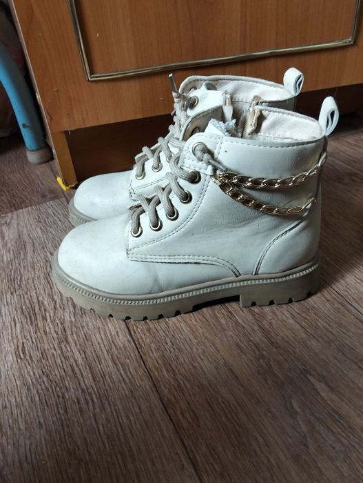 Продам обувь детскую