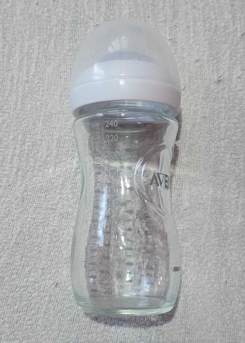 Стъклено шише Philips Avent 240ml.