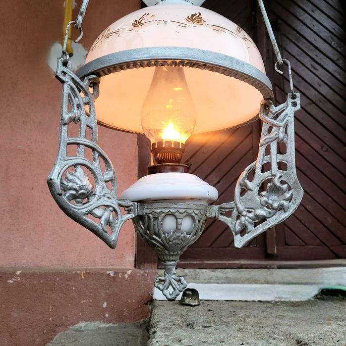 Lampa veche cu petrol