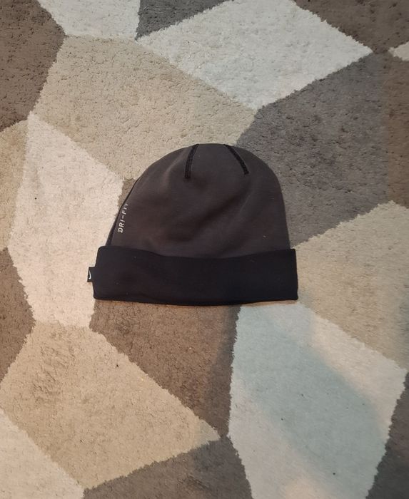 Caciula nike neagra