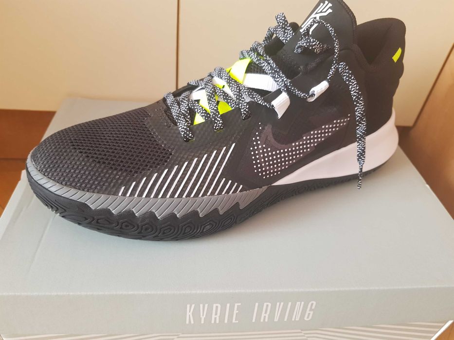 Маратонки Nike Air Max и Kyrie flytrap