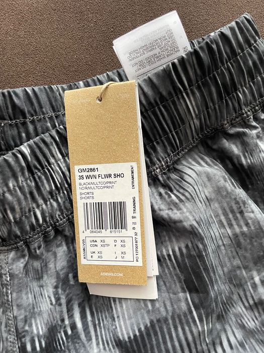 Намалавяма Нови къси панталонки Адидас, оригинални размер xs