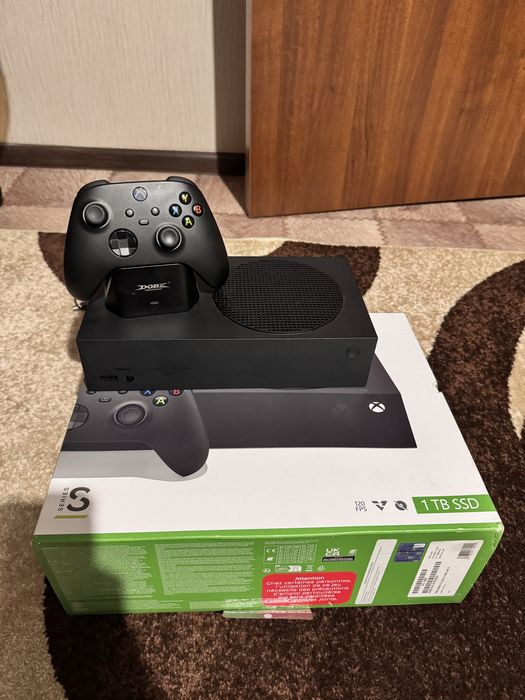 Xbox Series S 1TB (Carbon Black).
