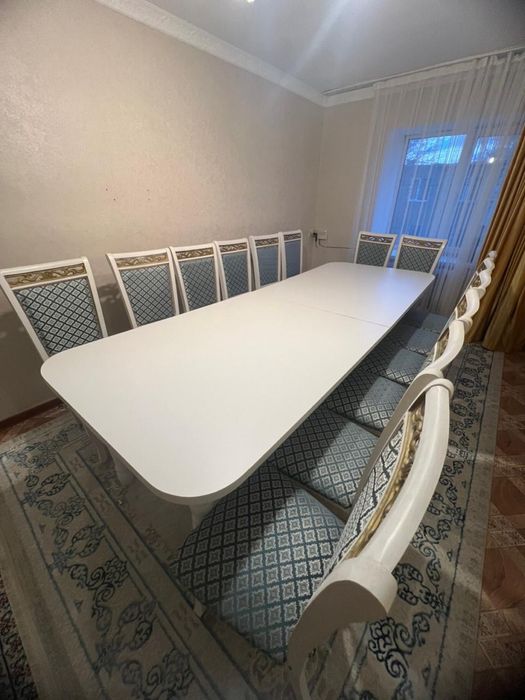 Стол со стульями