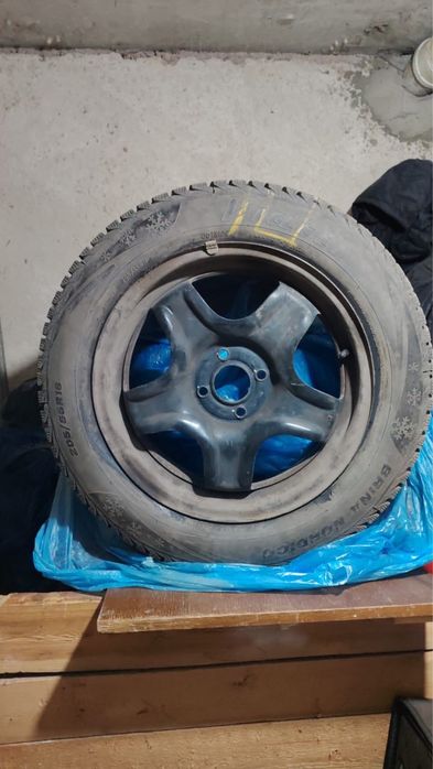Продам зимние шины с дисками