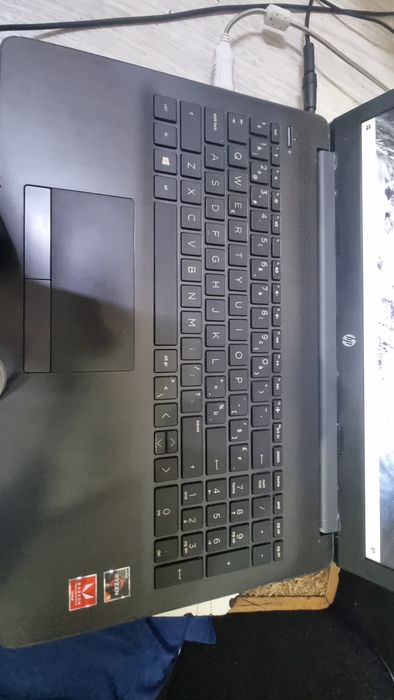 Laptop HP Ryzen5 8g ram ssd128 gb