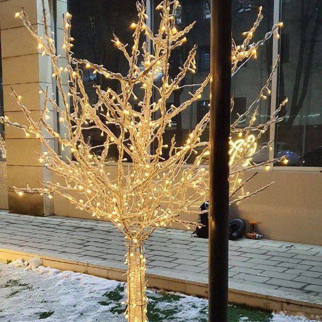 Праздничная иллюминация , оформление фасадов зданий, светящиеся фигуры