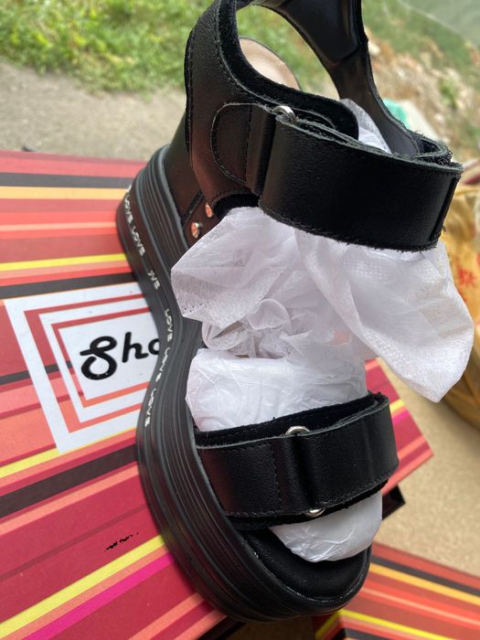 Продам новые босоножки 36 размера