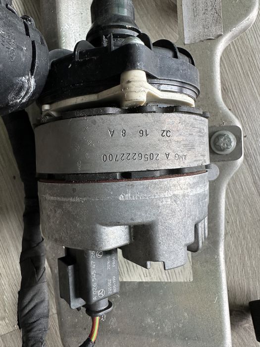 Водна помпа за Мерцедес