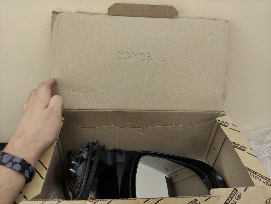 Продам левое зеркало Toyota Highlander