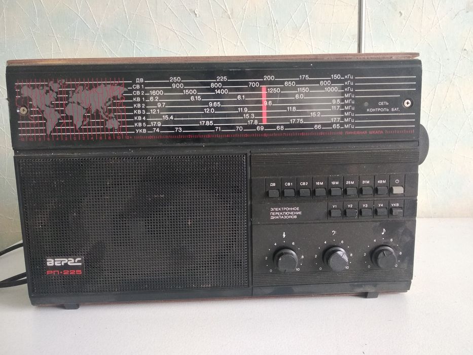 Продам радиоприемник,магнитофон