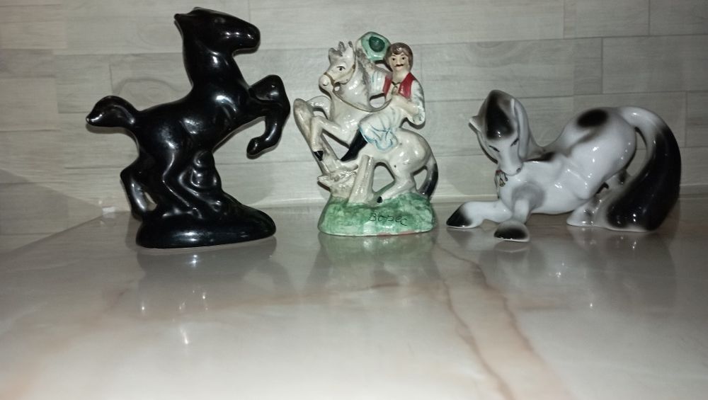 cal bibelou din ceramica