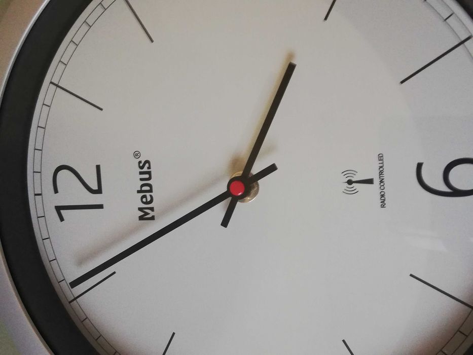 Ceas de perete cu radio control Mebus diametru 26cm, exterior-interior