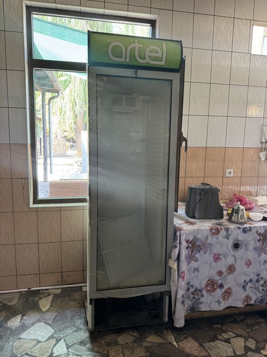 Artel vitrina holodelnik srochna sotiladi