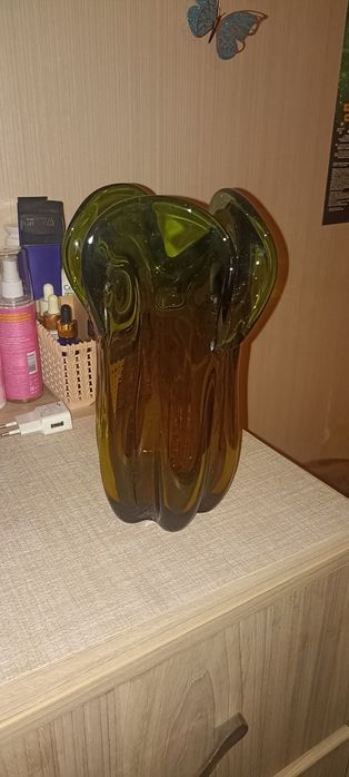 Продаю Чешскую вазу