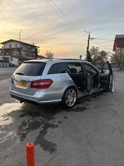 Dezmembrez mercedes w212