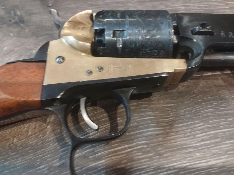 Стар револвер Колт Нави 1851г.