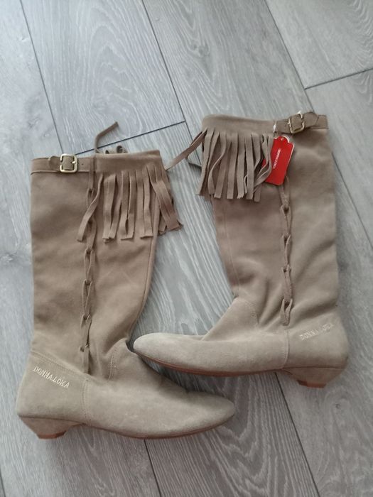 Cizme noi cu eticheta