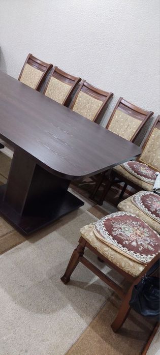 Продаётся добротный стол