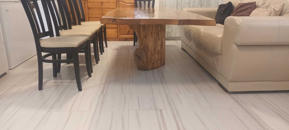 Масивна маса от дъб