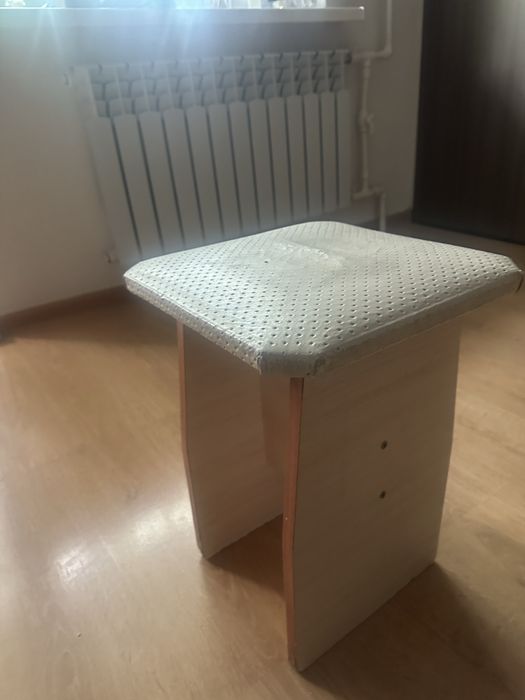 Продам стол, угловой диван, 2 стула