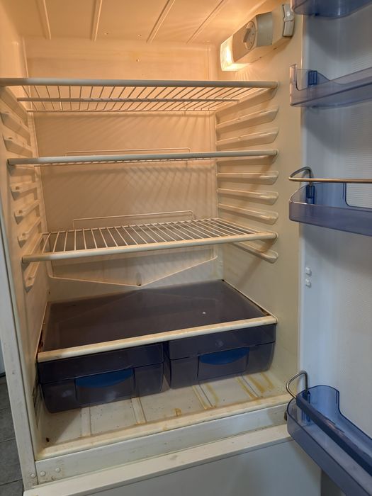 Vand combina frigorifica Gorenje, functionala