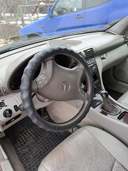 Продавам Mercedes C220