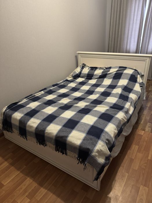 Кровать с матрасом