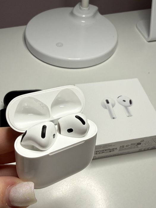 Apple AirPods 4 , încă în garanție 1 an .