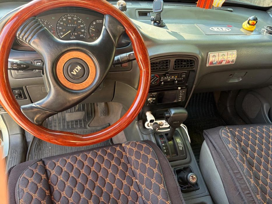 Продам машину Kia Sportage 1