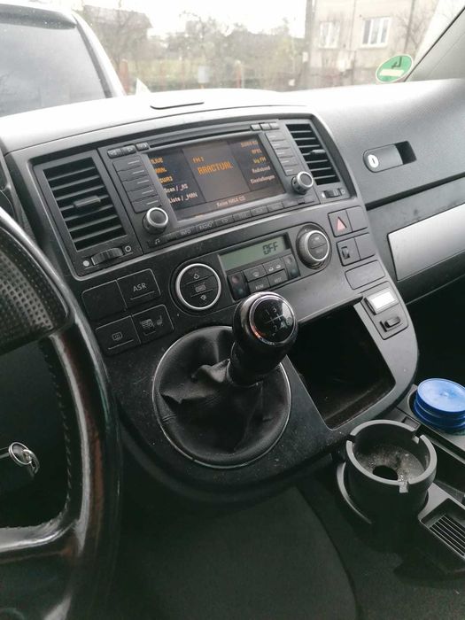 Vând Volkswagen MultiVan cu motorizare de 2.5 TDI