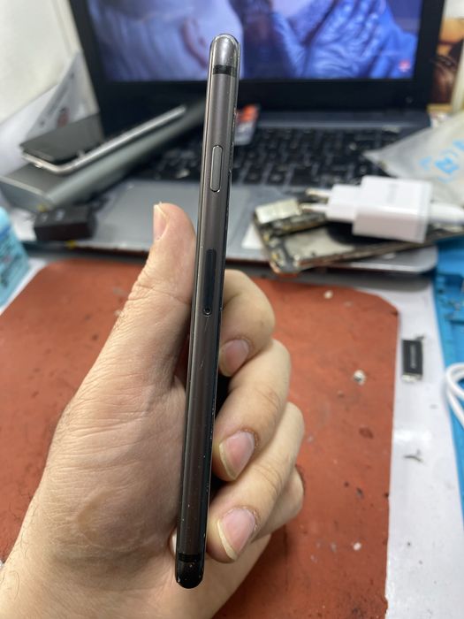 Iphone SE 64 gb sotiladi