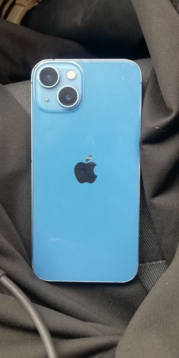 Продам IPhone 13