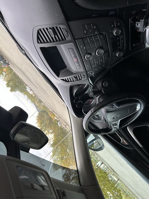 Vand opel insignia sau schimb