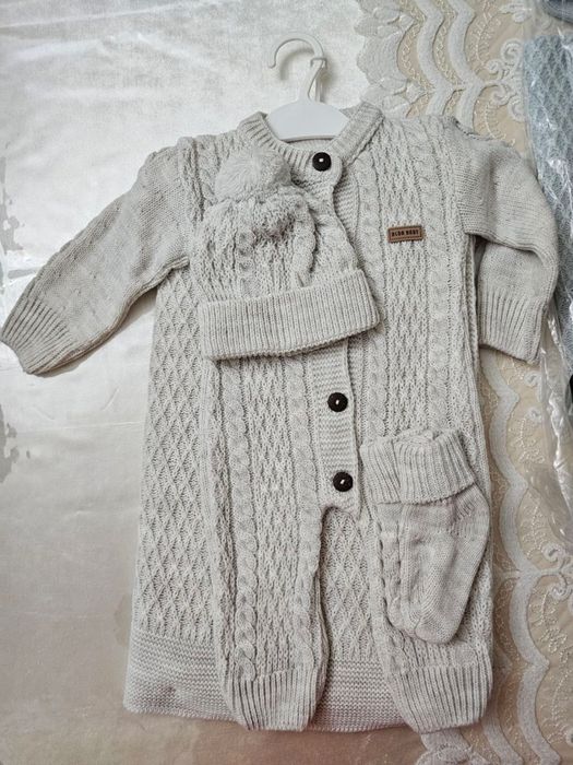 Комплект для новорожденного 4 в 1 (плед, комбинезон, шапочка, пинетки)