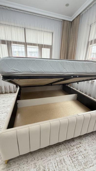 кровать двуспальная