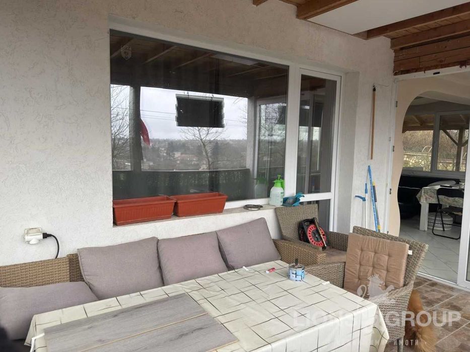 Самостоятелна къща с двор в с.Николаевка, област Варна