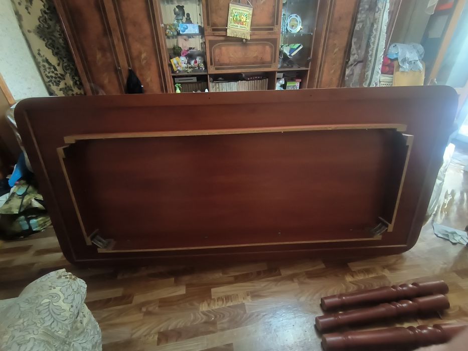 Разборный стол со стульями