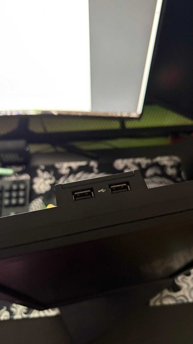 Vand monitor Dell 19"