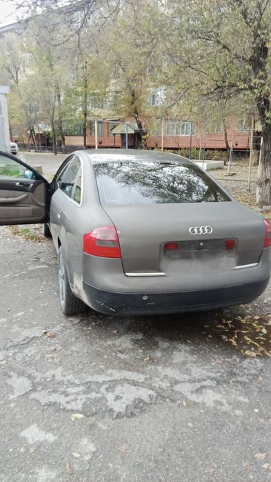 Продаю Audi A6  срочно