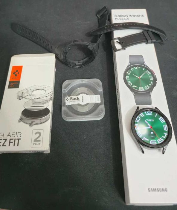 Samsung Galaxy Watch 6 Classic 47mm BT + Accesorii Premium Spigen (Protecție Completă)