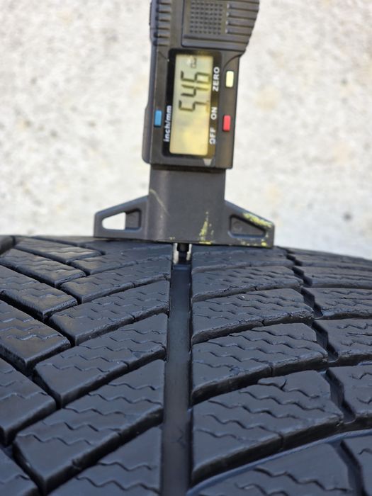 Vând două anvelope de iarna Bridgestone  255 40 20  dot 4021