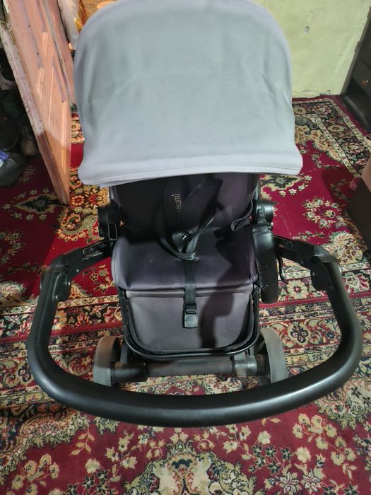 Vand carucior in stare buna