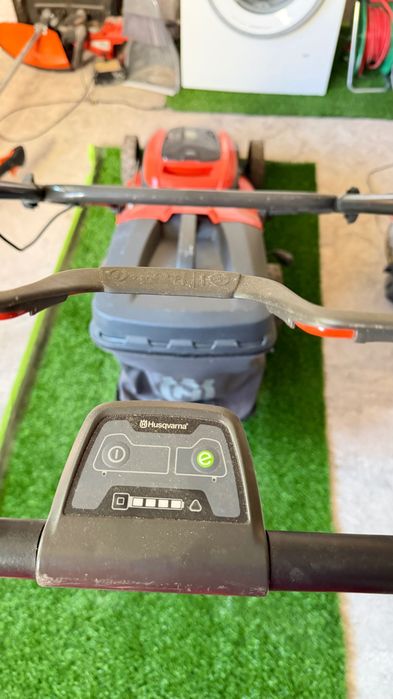 Husqvarna LC141Li 36V акумулаторна косачка + BLi300 батерия + зарядно
