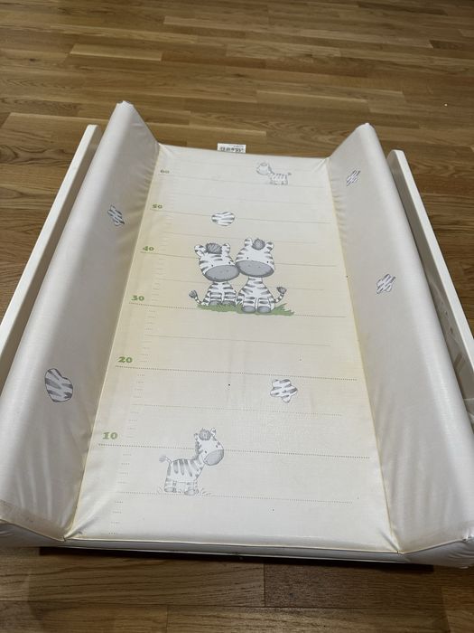 Шкаф за бебе с повивалник