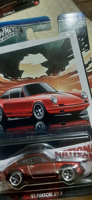 Vând trei machete Hotwheels din care două full-metal