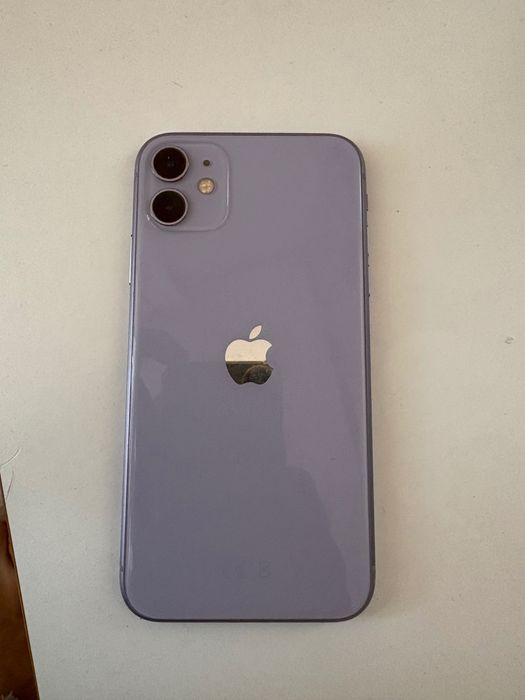 Iphone 11 телефона е много запазен 89% батеря