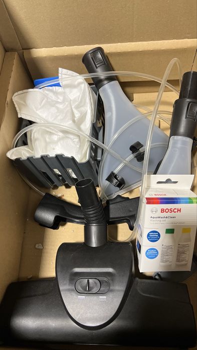 Перяща прахосмукачка Bosch AquaWash&Clean Серия 4, модел BWD421POW