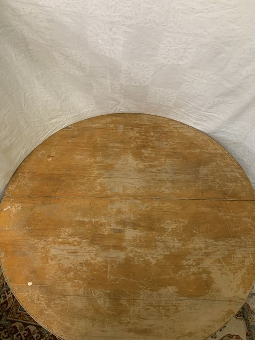 Стол для гостинной