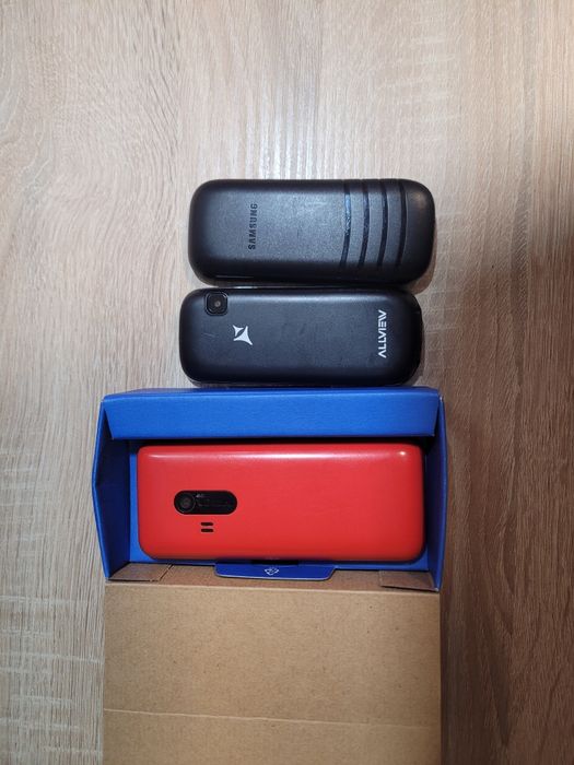 Telefoane, casti detalii in descriere